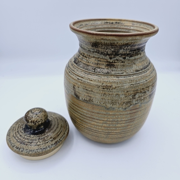 Neutral Colored Pottery with Lid - Picture 2 of 14